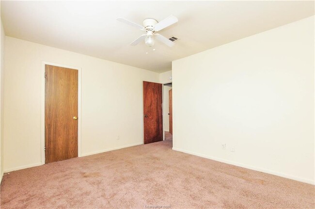 Building Photo - 2805 Longmire Dr