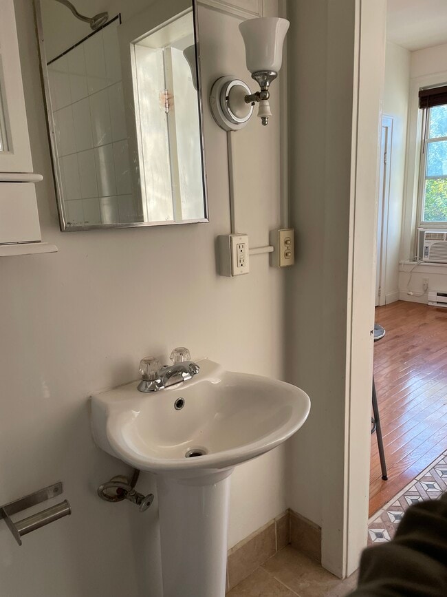 Building Photo - 1173 7th St W