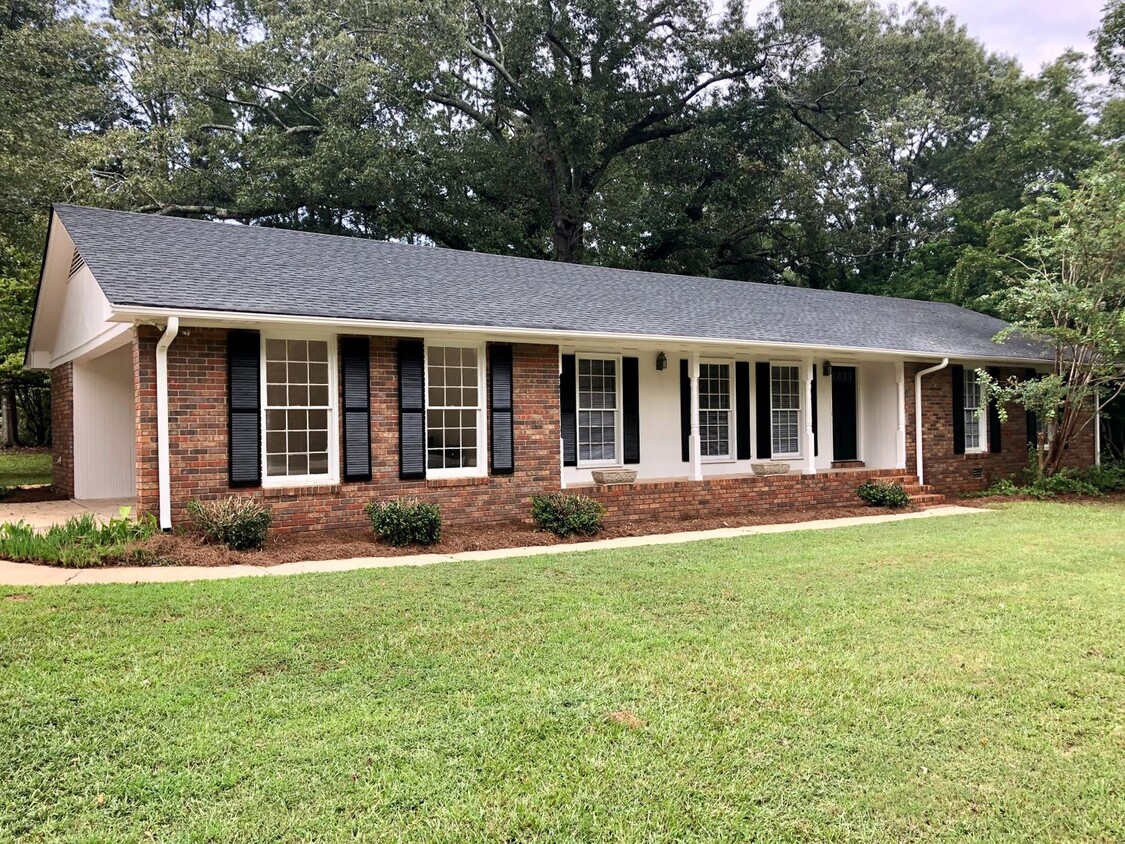 Primary Photo - Three Bedroom Oconee County Available Summer