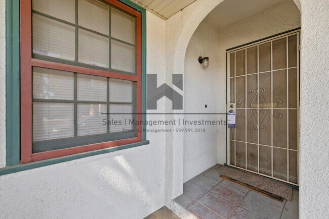 Foto del edificio - 232 E San Joaquin Ave