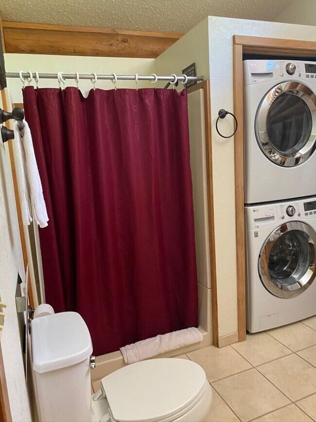 Foto del edificio - ONE ROOM | 1 BATH | LOG COUNTRY COTTAGE IN THE HILLS