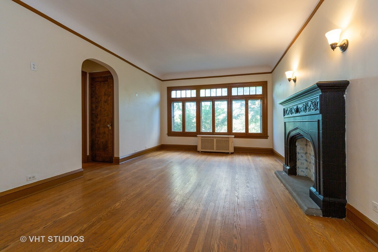 Primary Photo - 2200 W Granville Ave
