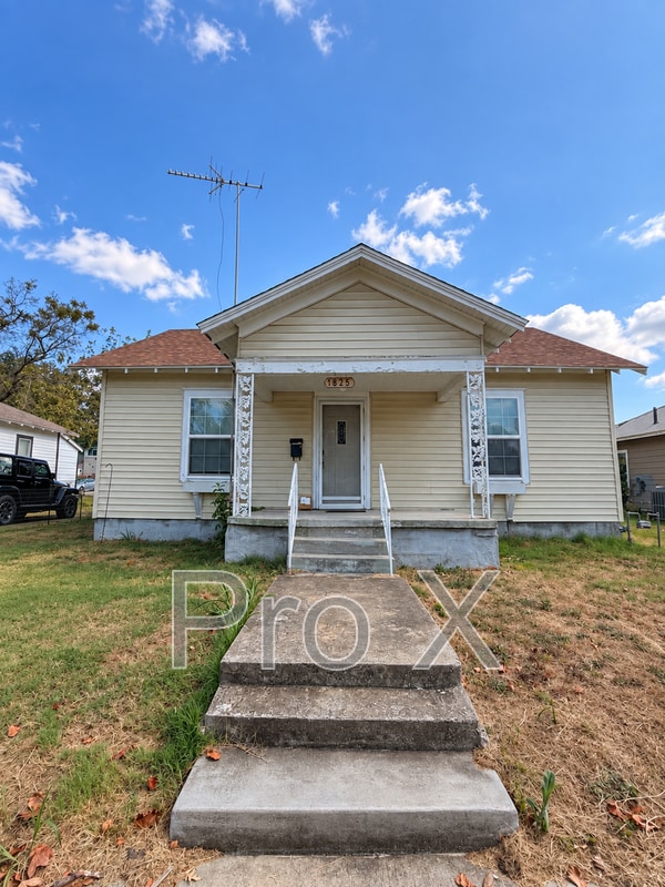 Building Photo - 1825 Annie Baxter Ave