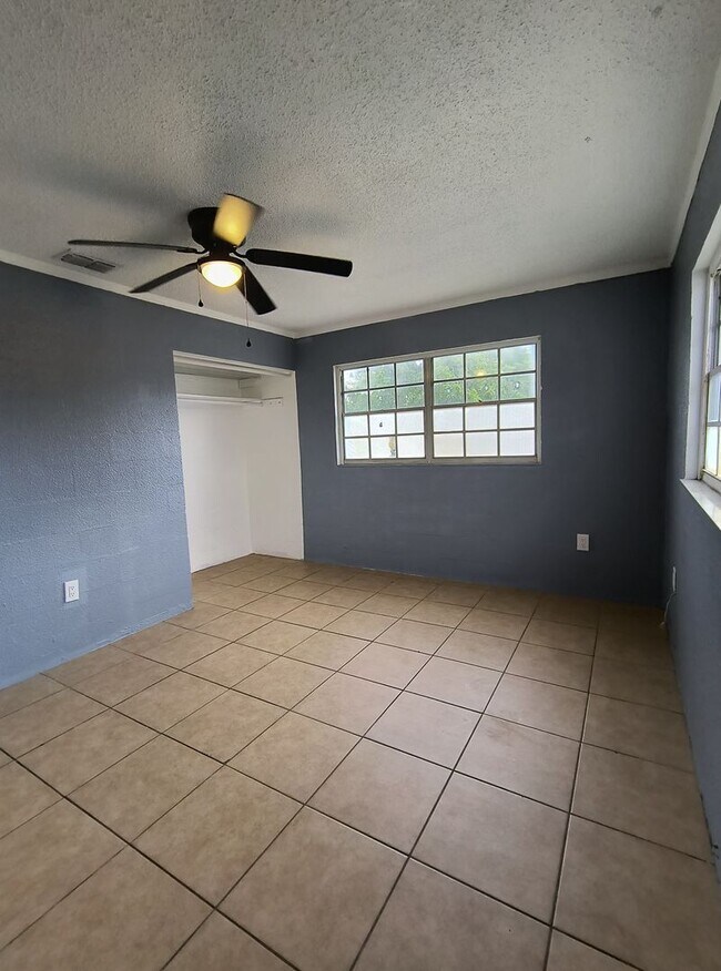 Building Photo - 2-Bedroom Home for Rent in Downtown Winter...