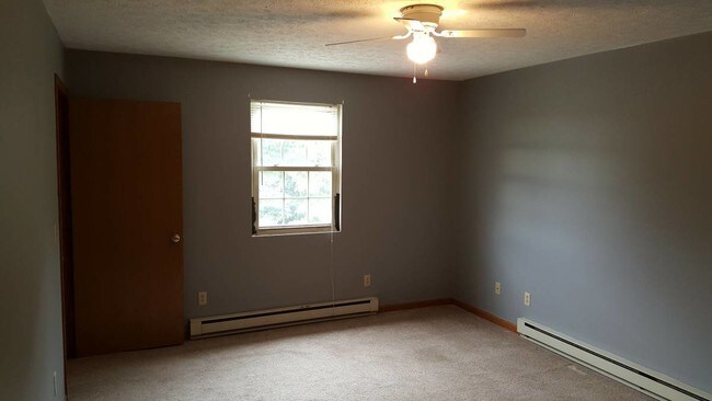 Building Photo - 8 Sunrise Dr