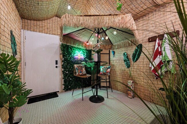 Building Photo - 11021-11155 155 St NW