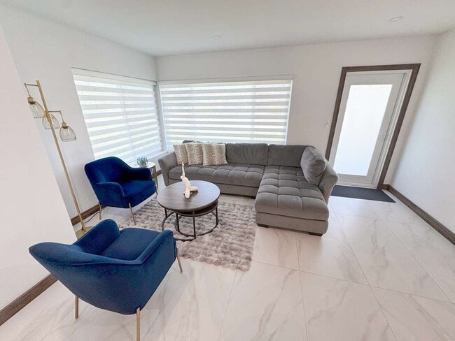 Building Photo - 2216 NW 4th Ave