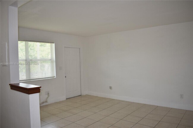 Foto del edificio - 16851 NE 21st Ave