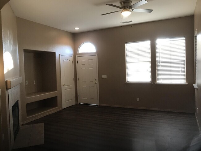 Building Photo - 5713 N Nectarine Way