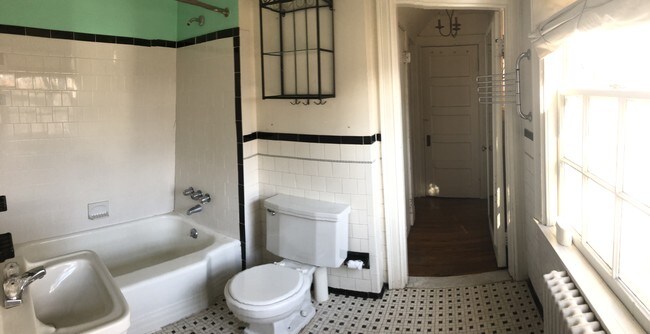 Foto del edificio - 4123 Roland Ave