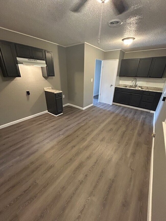 Foto del edificio - Beautiful 3bd/1bath