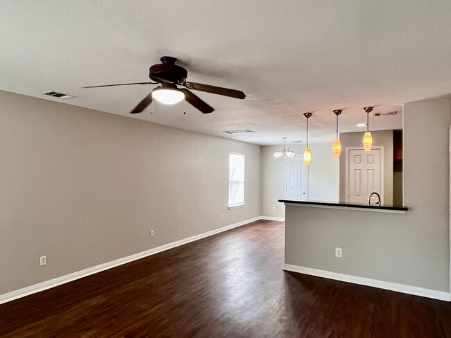 Foto del edificio - 2845 Deerfern Ln