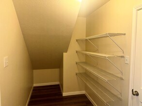 Building Photo - 6526 Dogwood Park Ln