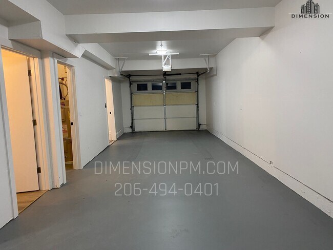 Foto del interior - Heart of Renton! Amazing 4 bed, 3.5 bath Renton townhome in a desirable location! Easy self showi...