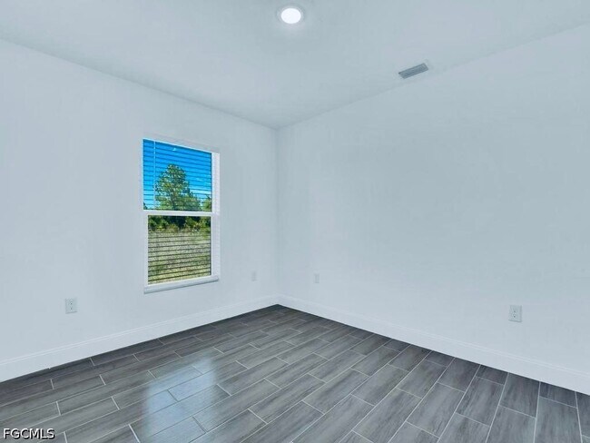Foto del edificio - 849 Bedford Dr