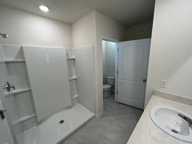 Building Photo - 2216 Elmsford Pt