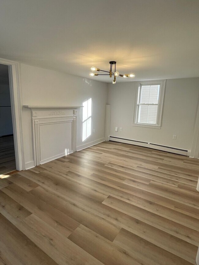 Building Photo - 16-20 Elm St