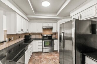 Building Photo - 10788 Briar Forest Dr