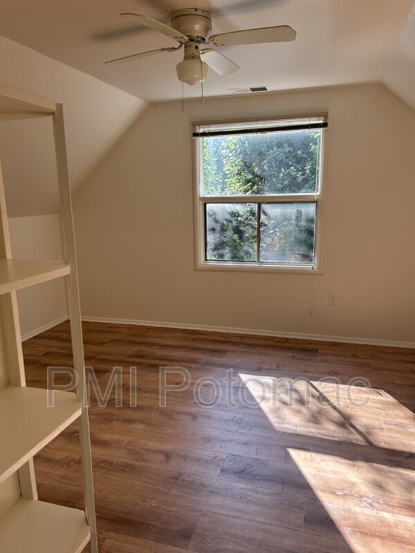 Building Photo - 12803 Leahy Dr
