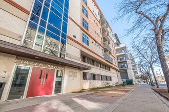 Building Photo - 711 W 26th St