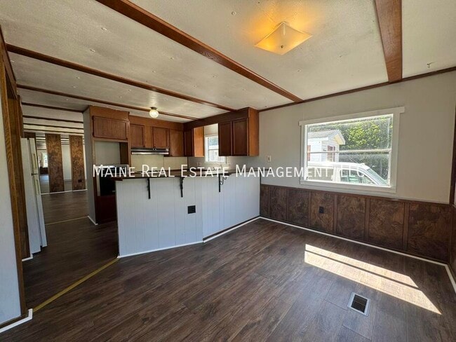 Building Photo - 10 Goodwin Lp