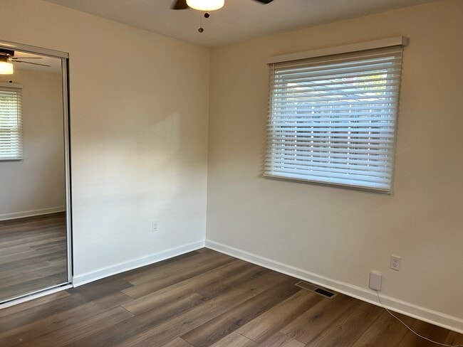 Building Photo - 875 Tanglewood Dr