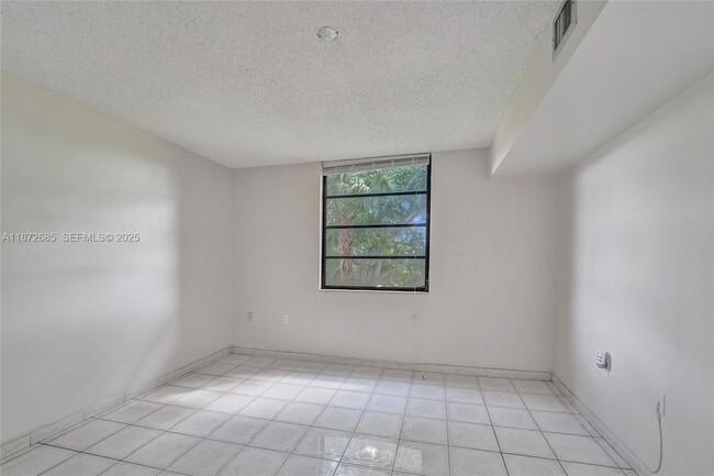 Building Photo - 1502 Whitehall Dr