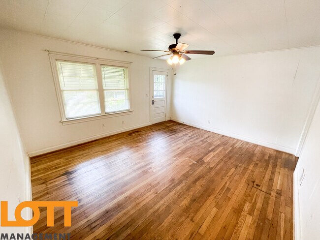 Building Photo - 20 Link St