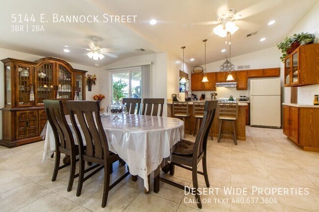Building Photo - Gorgeous 3/2 FULLY FURNISHED house right o...