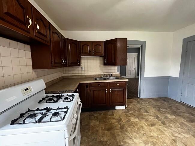 Building Photo - 1458 W 3rd St