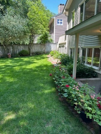 Foto del edificio - 166 Pond Brook Rd