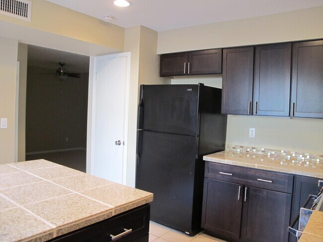Foto del edificio - 3211 E Juniper Ave