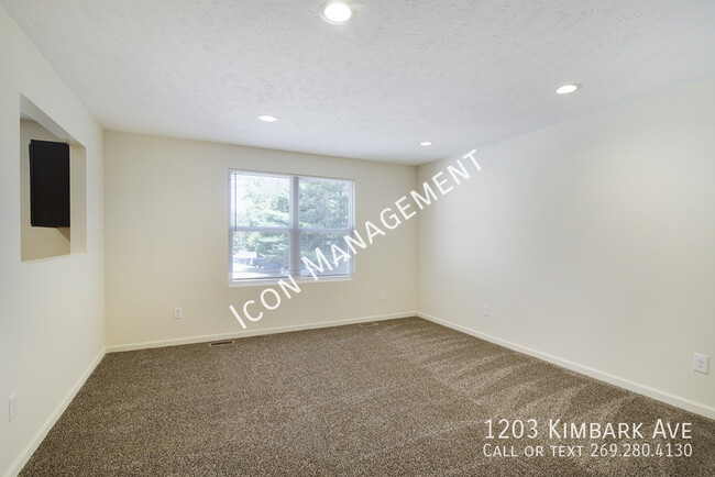 Building Photo - 1203 Kimbark Ave
