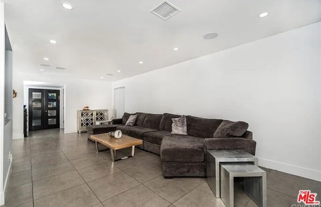 Building Photo - 6140 Rhodes Ave