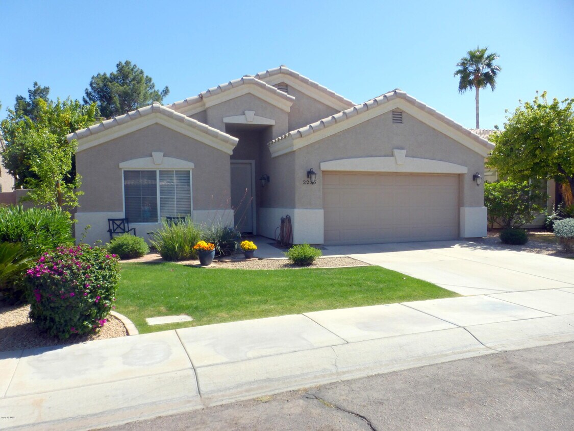 Foto principal - 2225 E Bel Air Ln