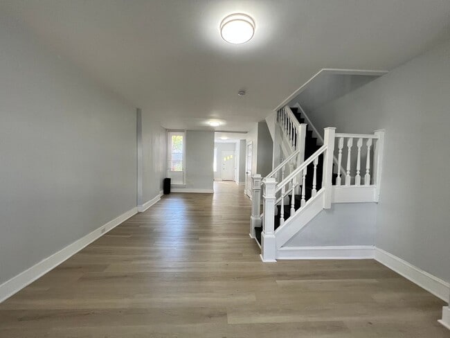 Foto del edificio - Gorgeous 4b/1.5b Home! Section 8 only!