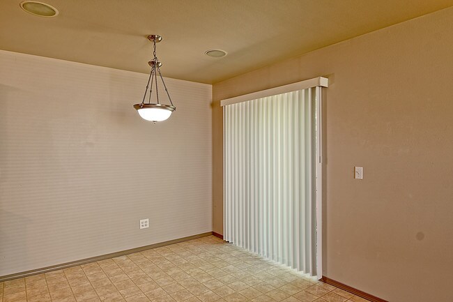 Building Photo - 504 Alder Pl