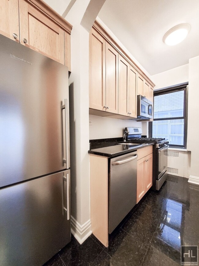 Building Photo - SPACIOUS Midtown East 2 Bedroom - WON'T LA...