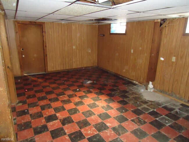 Building Photo - 3 br, 1 bath House - 20275 Fairport St