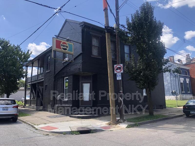 Primary Photo - 421 E 16th St