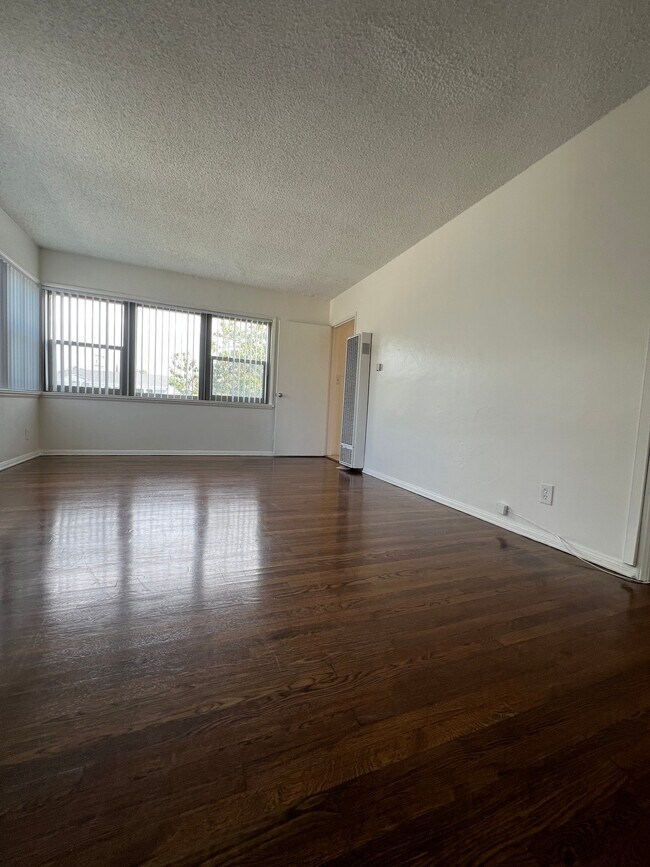 Foto del edificio - 722 E Carson St
