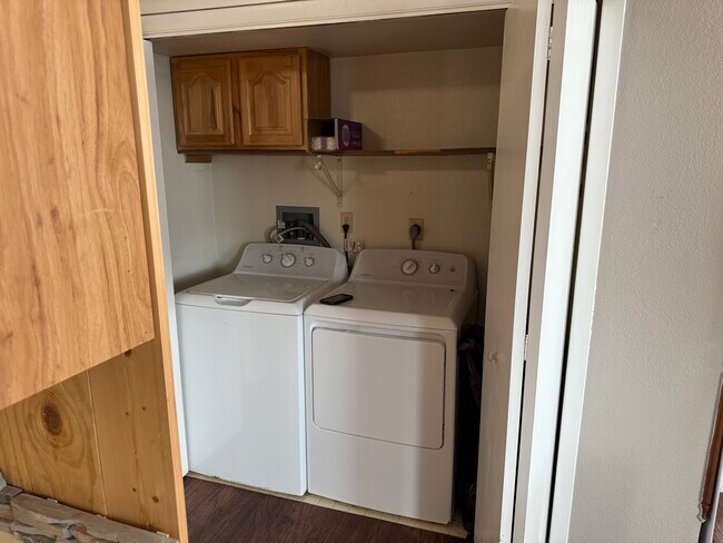 Foto del edificio - 132 E Maple Ave