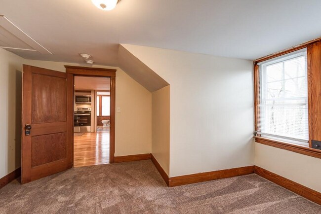 Building Photo - 104 Winthrop St