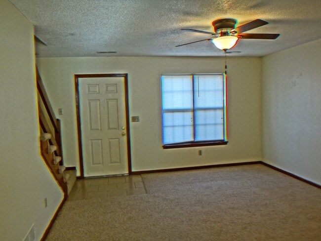 Building Photo - 808 SW Meadowridge Dr
