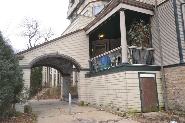 Building Photo - 620 W Highland Ave