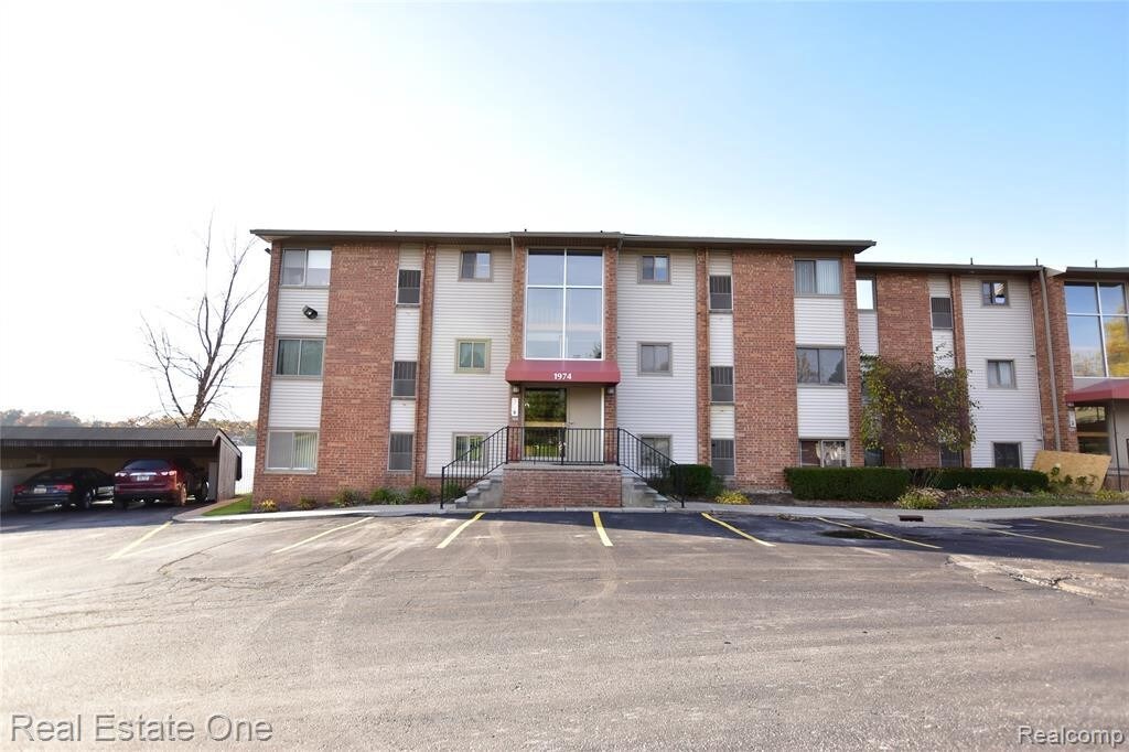 1974 Klingensmith Rd, Bloomfield Hills, MI 48302 Condo for Rent in