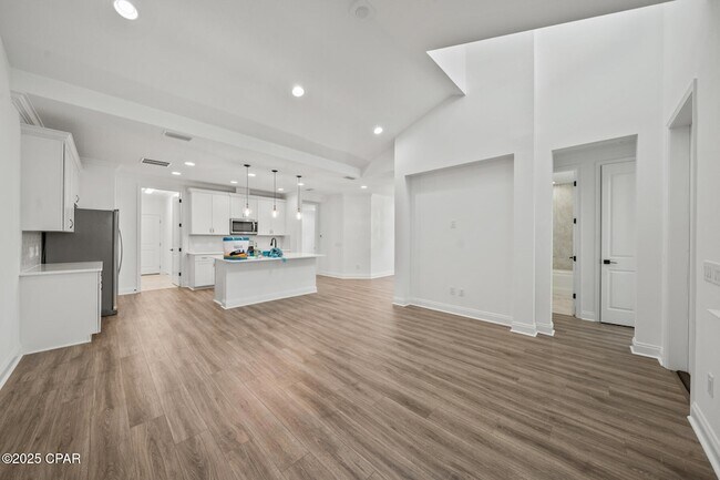 Building Photo - 9000 Parrot Pl
