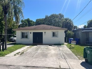 Building Photo - 2817 SW 39th Ave