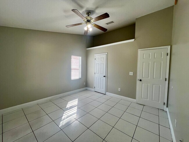 Building Photo - Could Be the Best Deal Around!