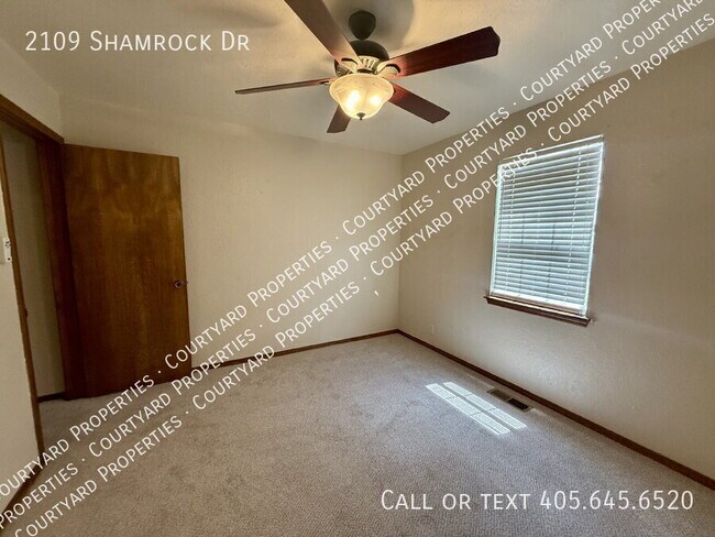 Building Photo - 2109 Shamrock Dr